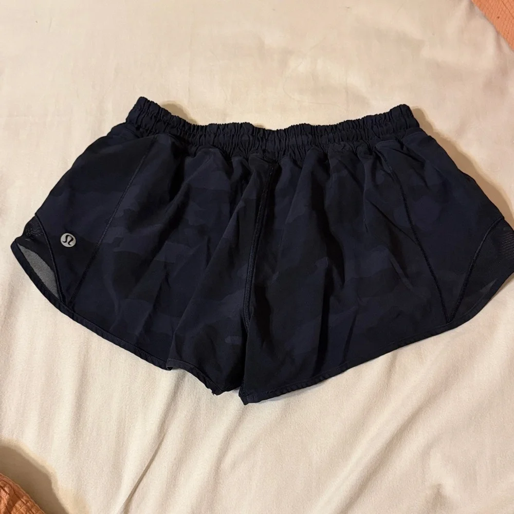 Lululemon Hotty Hot Shorts - Picture 2 of 4